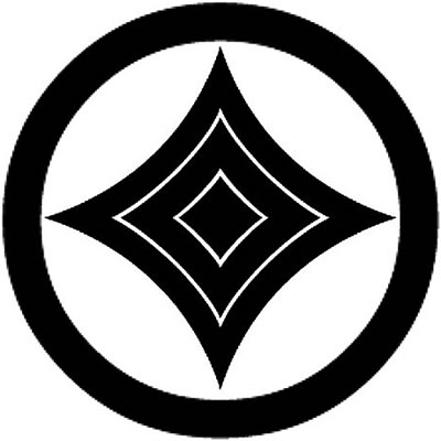 丸に三つ重ね糸巻き・丸に三つ重ね糸巻き板