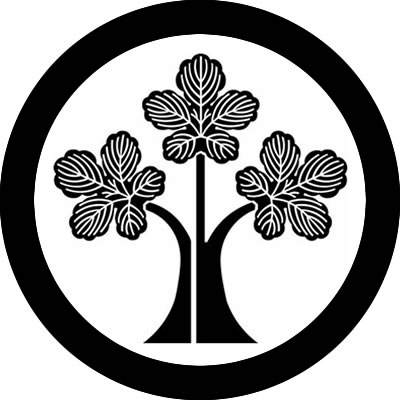 丸に三つ立ち梶の葉