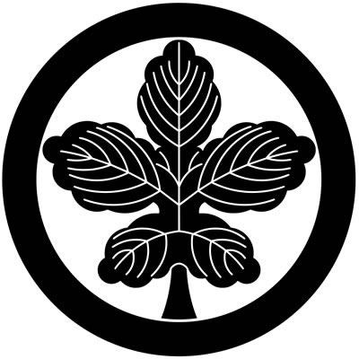 丸に細立ち梶の葉