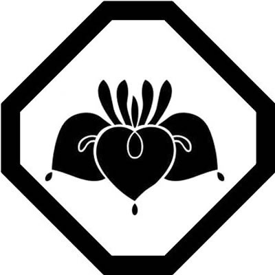 隅切り角に花杜若