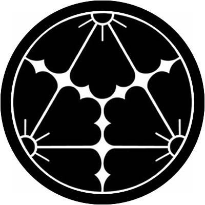 細輪に三つ割り唐花