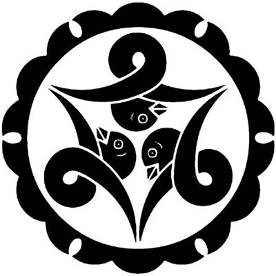 外雪輪に頭合わせ三つ結び雁金