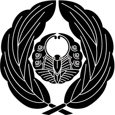 抱き柏に浮線蝶