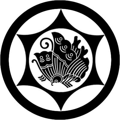 丸に鞠挟みに揚羽蝶