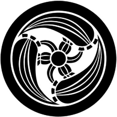 丸に三つ右追い梛の葉