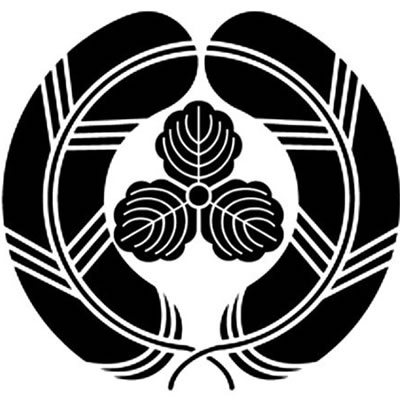 抱き鷹の羽に三つ柏