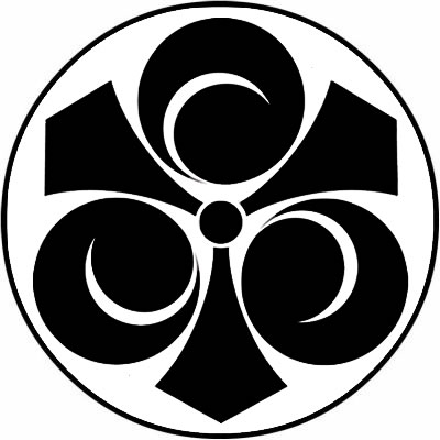 糸輪に三つ剣一つ巴（２）