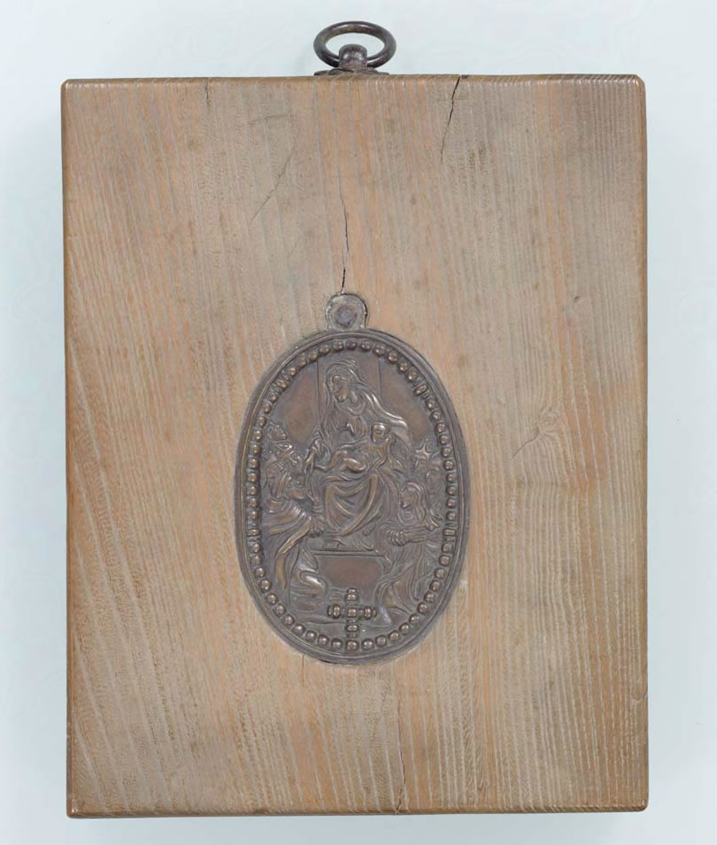 『板踏絵』「ロザリオの聖母」（江戸時代 17c）重要文化財（東京国立博物館所蔵）