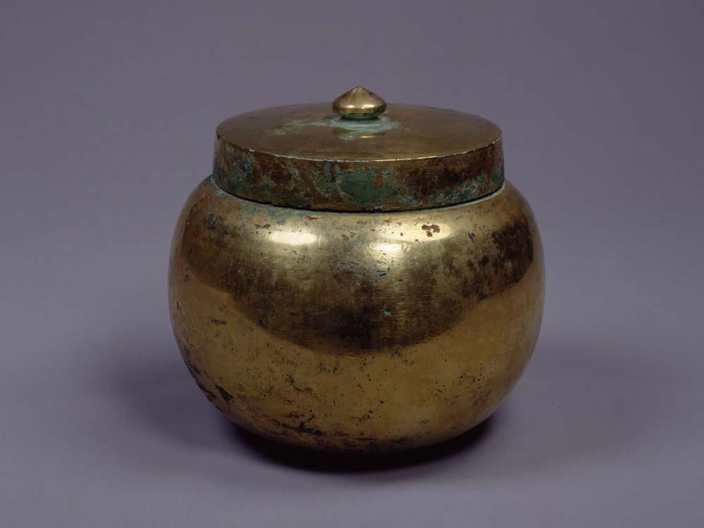 『金銅製骨壺』重要文化財（奈良時代 8c）（東京国立博物館蔵）