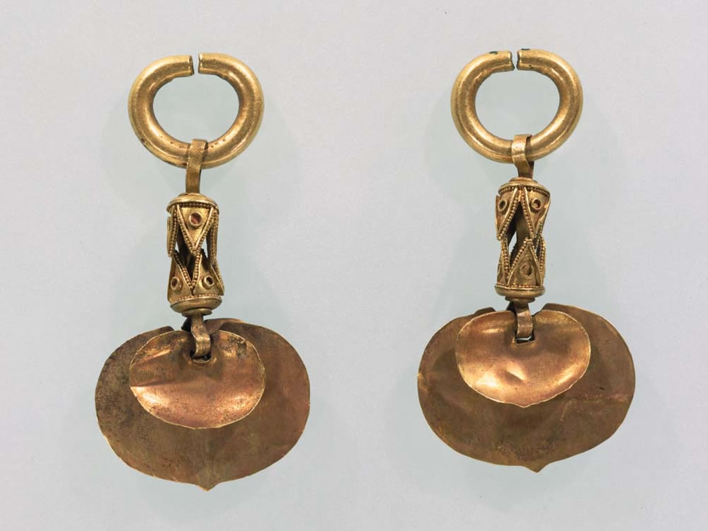 『耳飾』国宝（古墳時代）（東京国立博物館所蔵）