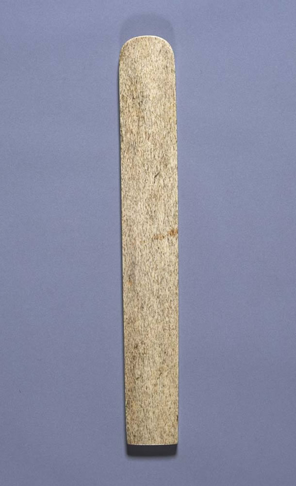 『牙笏』重要文化財（奈良時代 8c）法隆寺献納宝物（東京国立博物館所蔵）